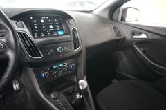 Fahrzeugabbildung Ford Focus Turnier 1.5 ST-LINE NAVI/LED/SHZ/SPORT/PDC