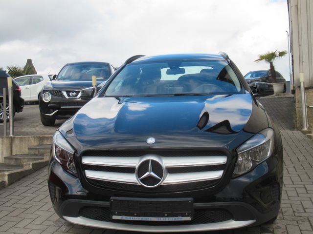 Mercedes-Benz GLA 180 GLA -Navi-AHK-PDC-8 x Alu-SHZ-2.Hand