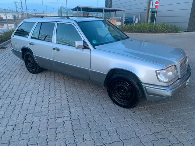 Mercedes-Benz Mercedes S124 E220 T Automatik 7-Sitze