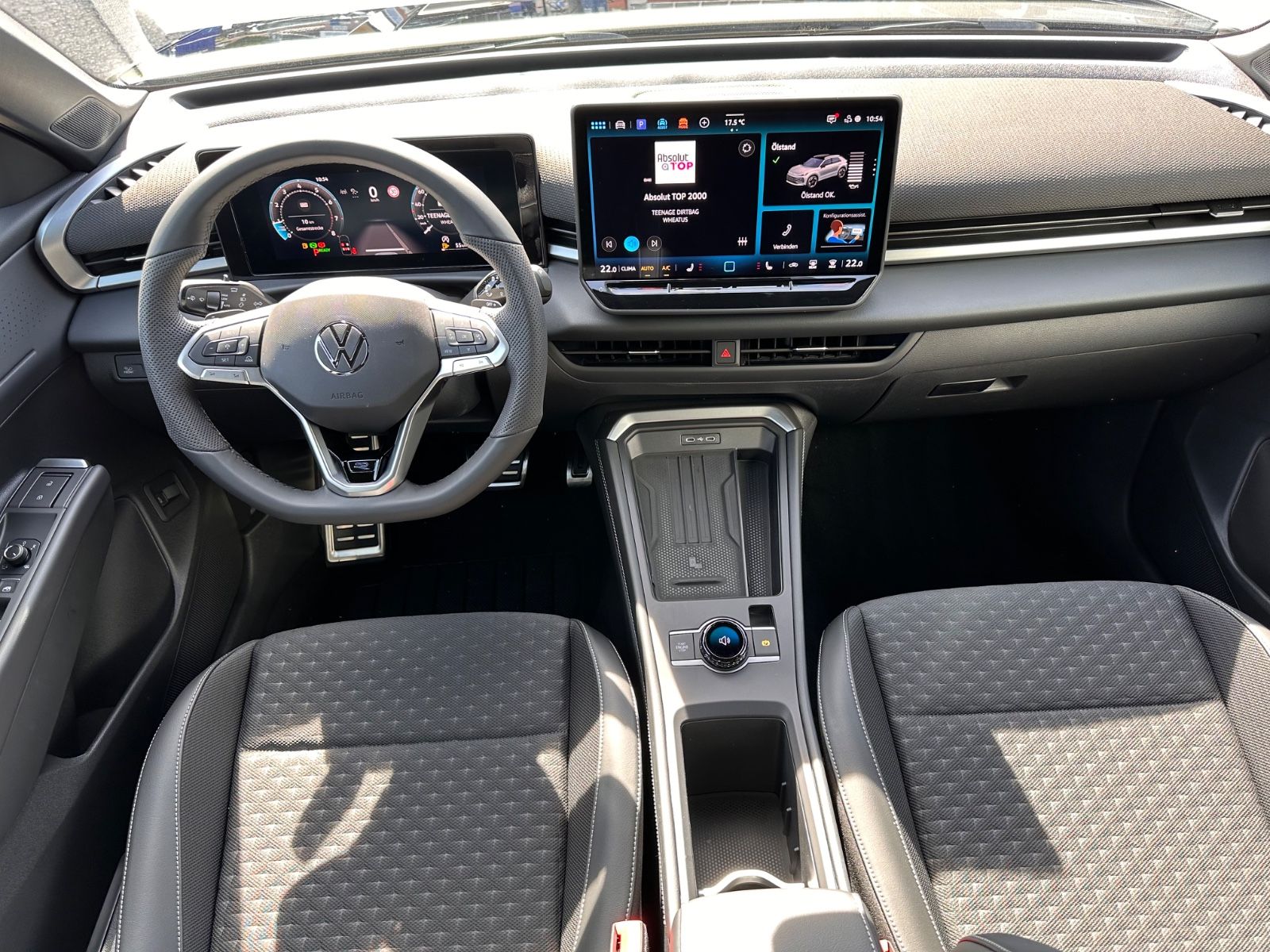 Fahrzeugabbildung Volkswagen T-Roc R Line 1.5 eTSI DSG APP/ACC/AHK/LED/eHeck