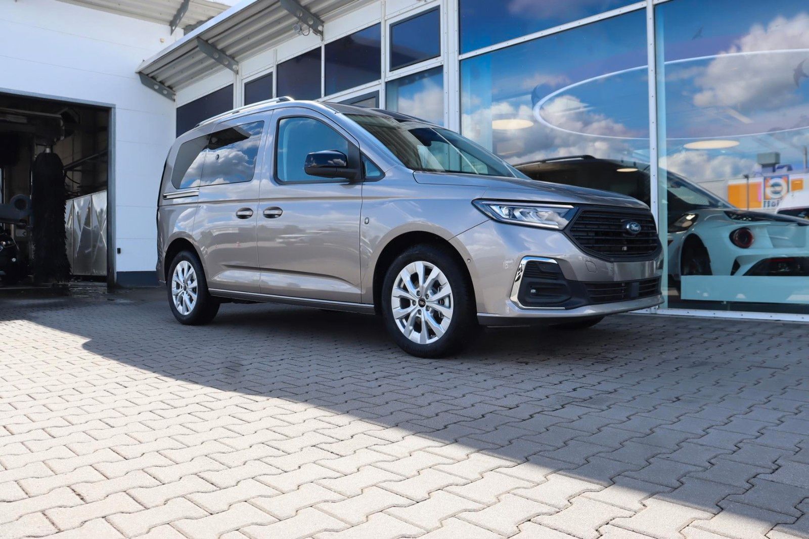 Ford Tourneo Connect Titanium L1 2.0 AHK 0,0 %FIN* mg