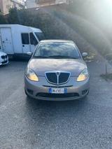 Lancia Ypsilon 1.2 Platino - Lancia Ypsilon Platino mit Benzin-Antrieb