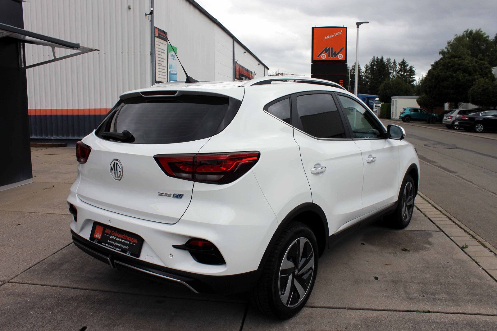 Fahrzeugabbildung MG ZS EV Luxury 5d ACC PANO LED NAVI PDC 360° KAM