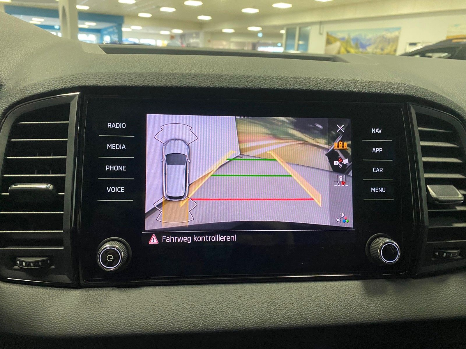 Fahrzeugabbildung SKODA Karoq 1.5 TSI DSG Selection+ACC+2030 Garantie+BC