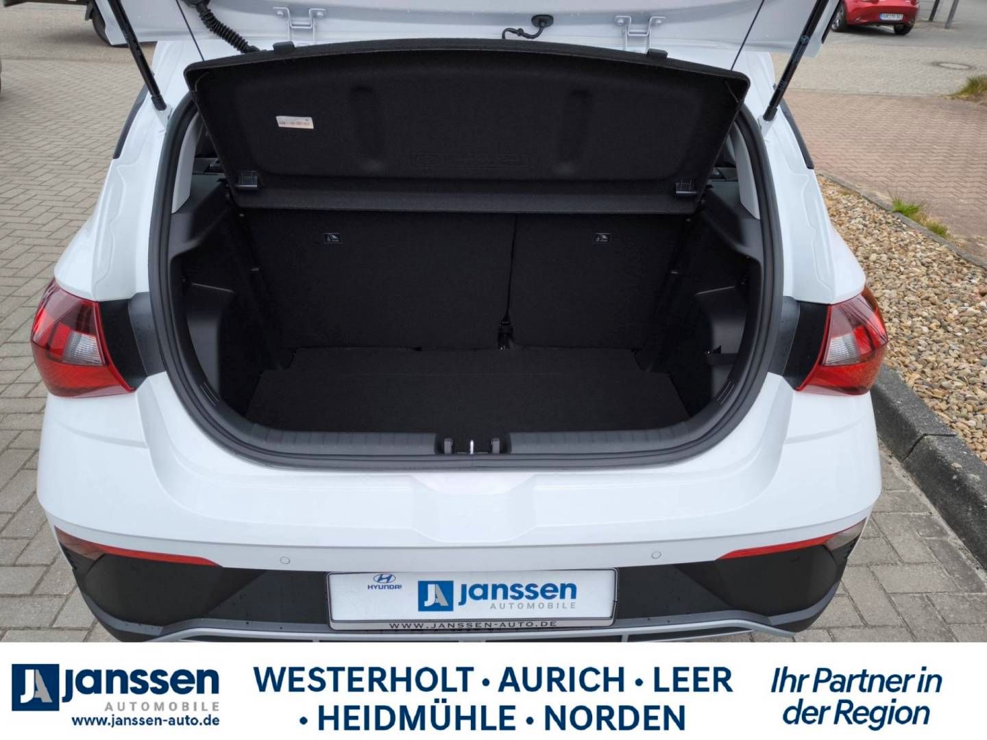 Fahrzeugabbildung Hyundai i20 Select Funktionspaket PDC Navi Rückfahrkamer