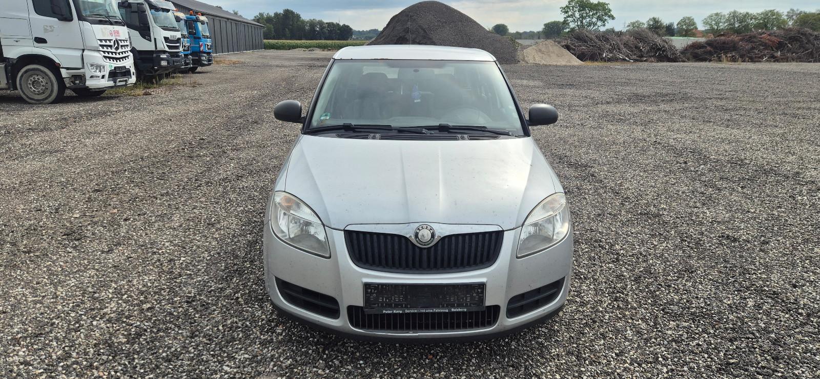 Skoda Fabia 2009 — rear view