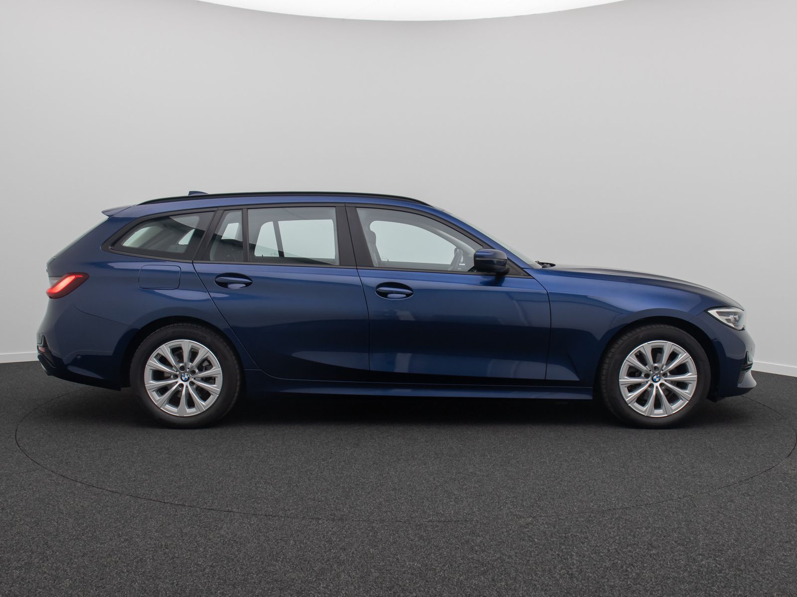 Fahrzeugabbildung BMW 320d GeschwindigReg HiFi Kamera LED CockpitPlus