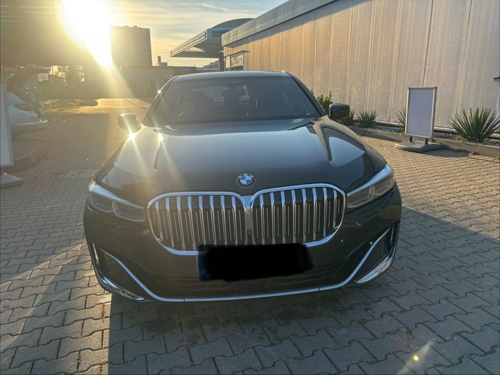 Image of BMW 730