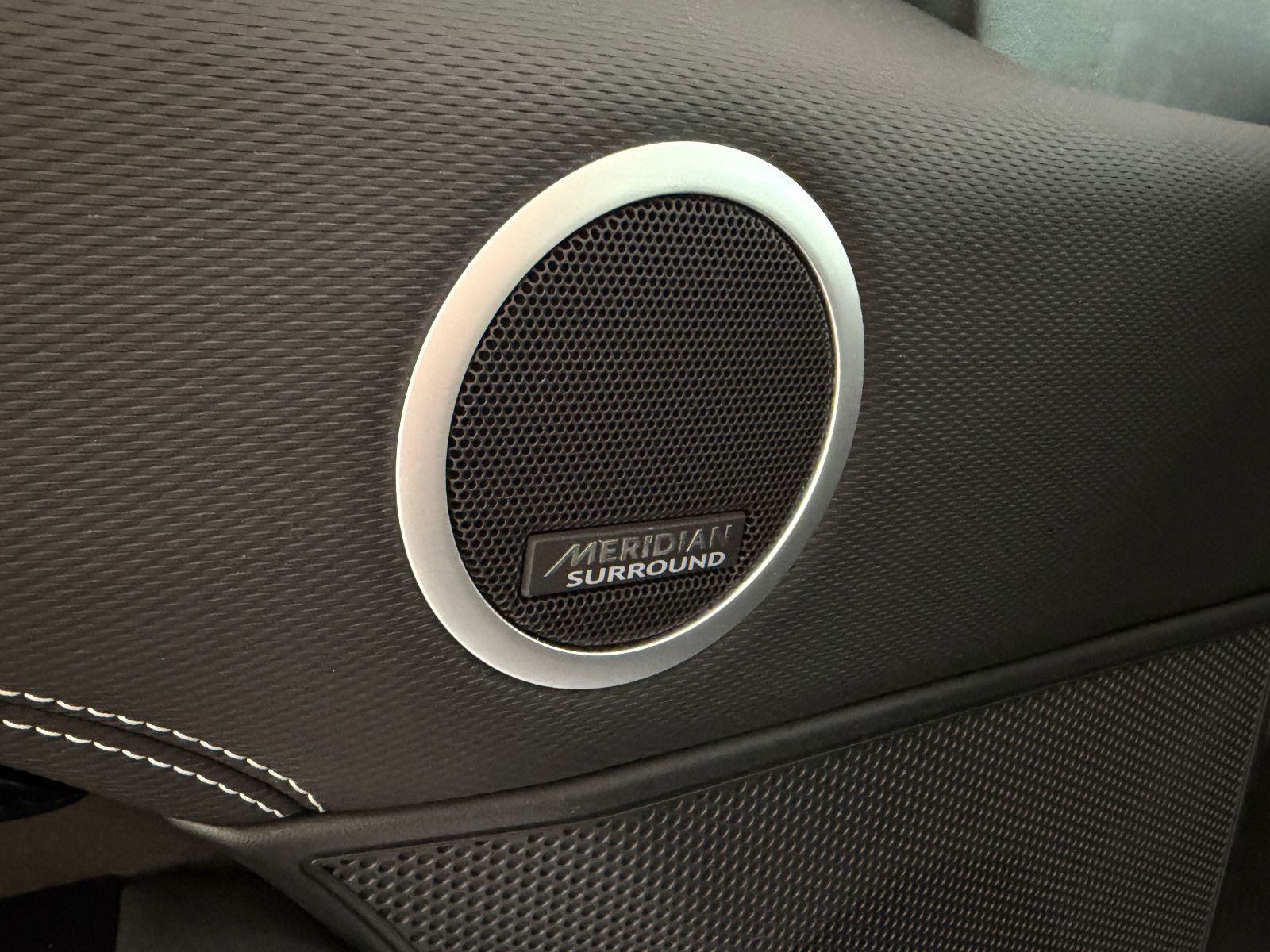 Fahrzeugabbildung Land Rover Discovery 5 R-Dynamic /PANO/MERIDIAN/360°KAM/MEM