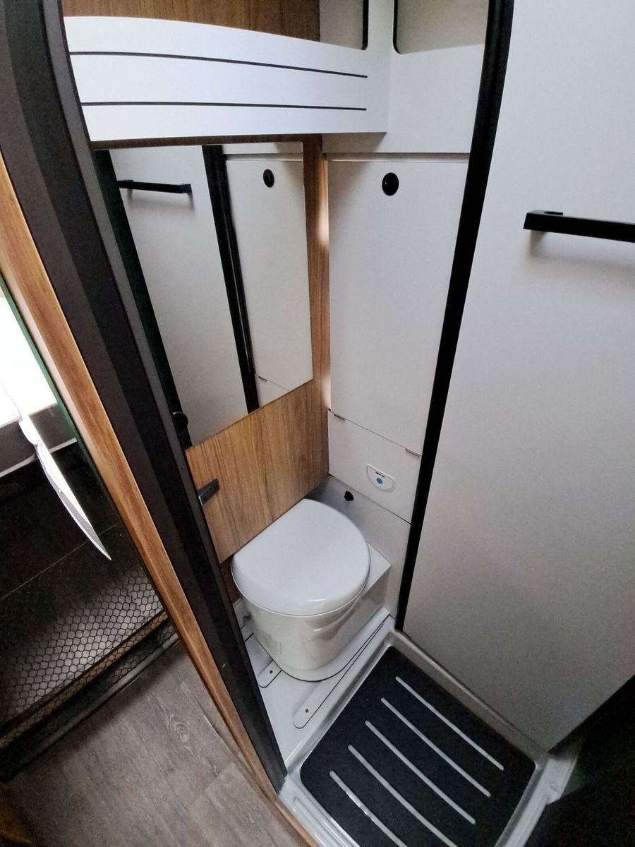 Fahrzeugabbildung Karmann Dexter DE 625  Captain-Chair-Sitze, RFK