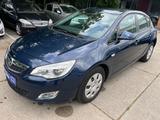 Opel Astra J Lim. 5-trg. Selection.1HAND - Opel Astra aus 2011: J