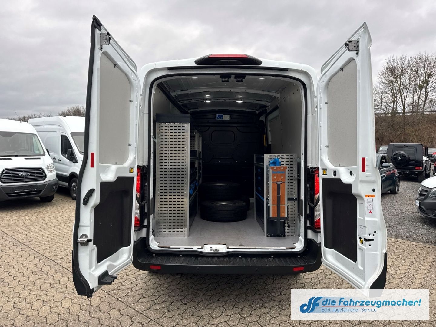 Fahrzeugabbildung Ford Transit Kasten Werkstatteinr. L2 3,5t Navi CarPl