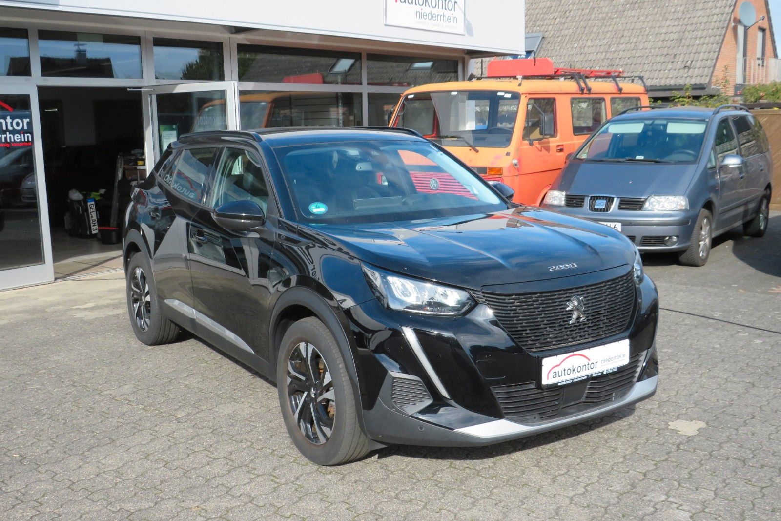 Fahrzeugabbildung Peugeot 2008 e- ALLURE NAVI APP LED SITZH. KAMERA PDC
