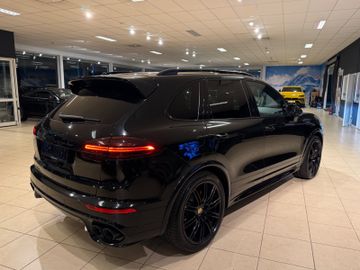 Porsche Cayenne - 5