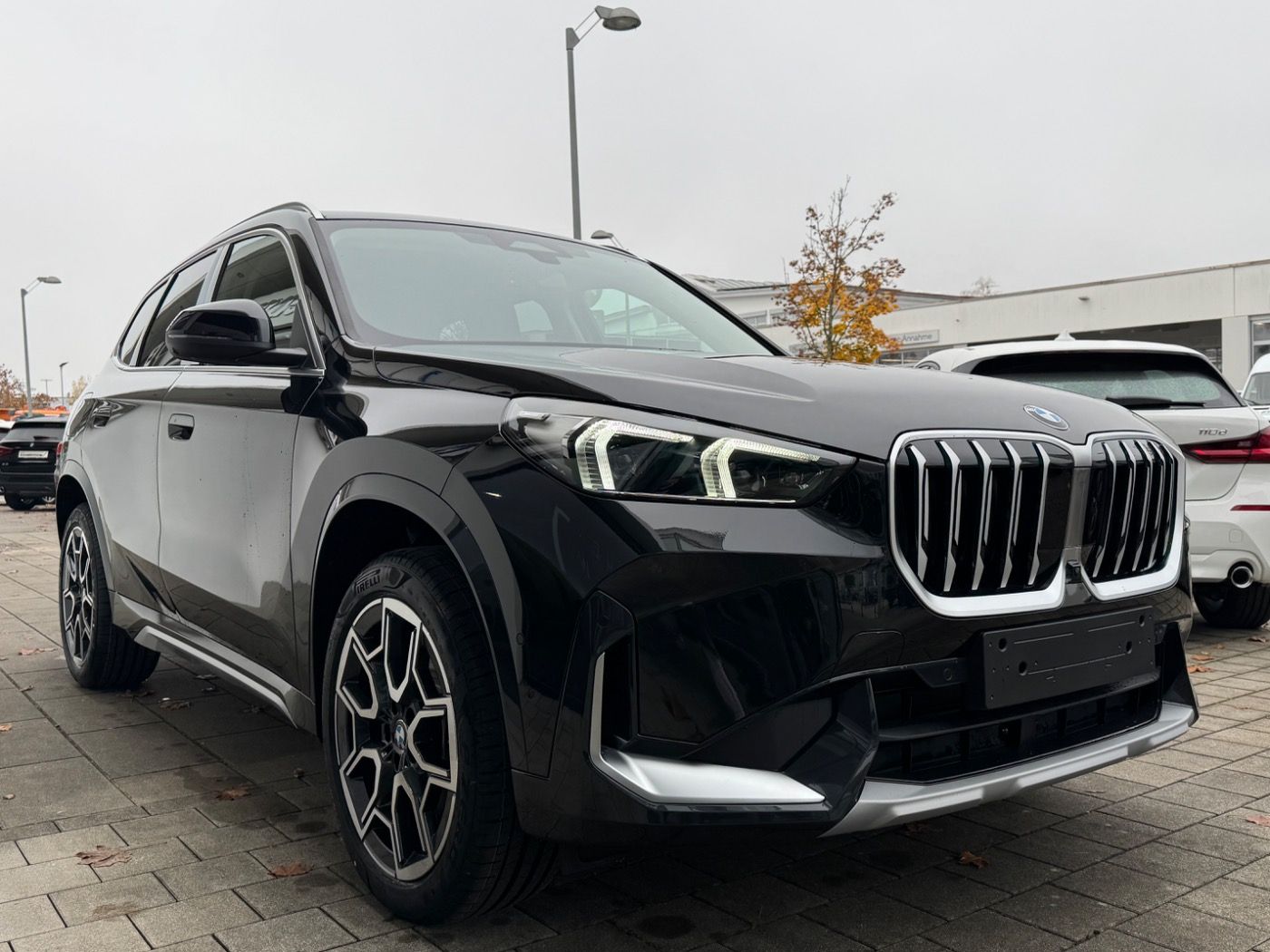 Fahrzeugabbildung BMW X1 sDrive20i xLine 19-Zoll/AHK/elSitze/HUD/ACC