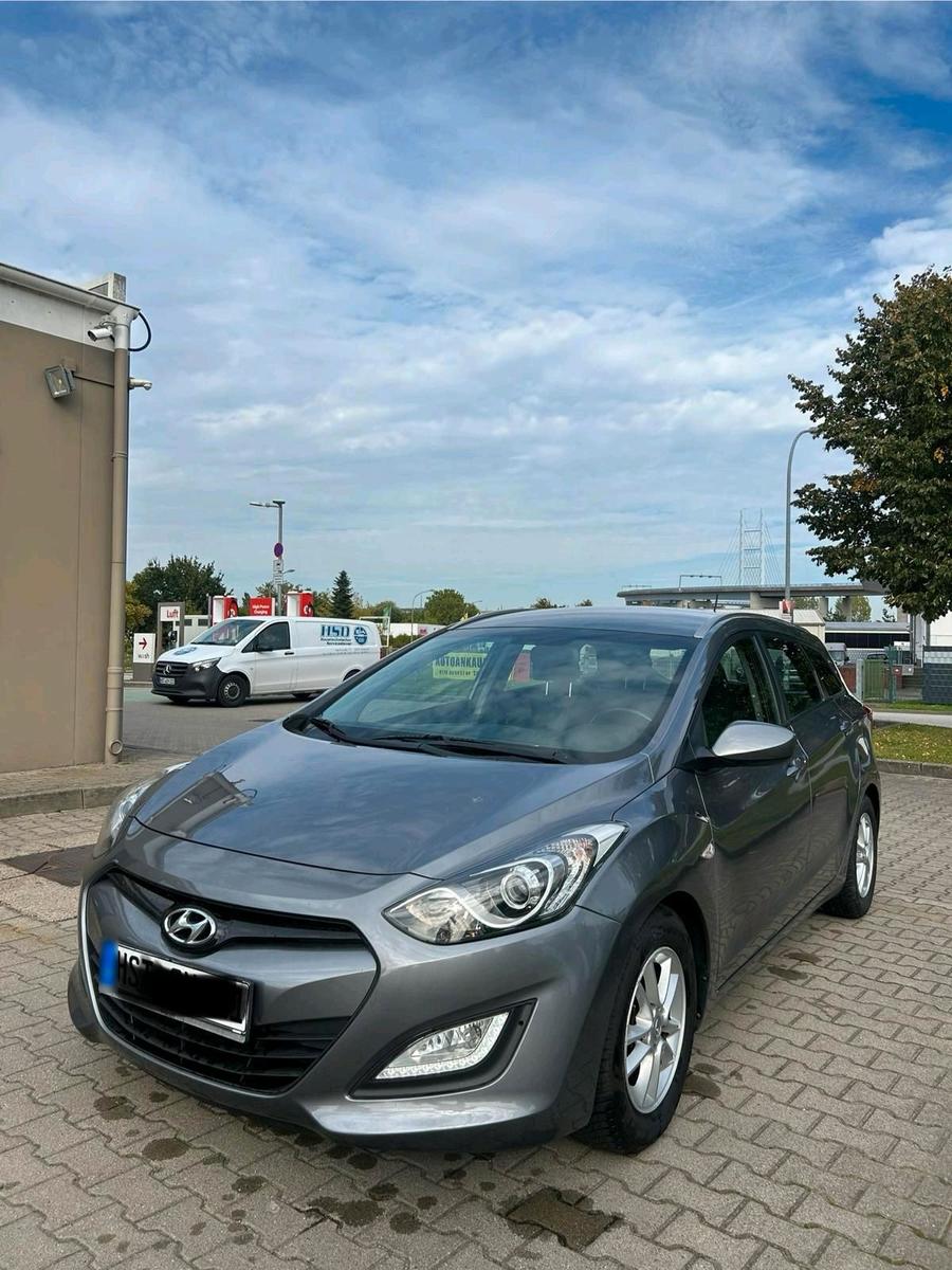 Hyundai i30 2014 — вигляд ззаду