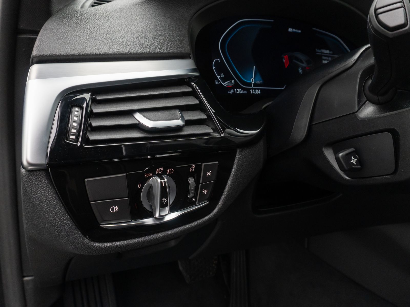 Fahrzeugabbildung BMW 530e xD Kamera DAB DisplKey HiFi Alarm 4*Klima