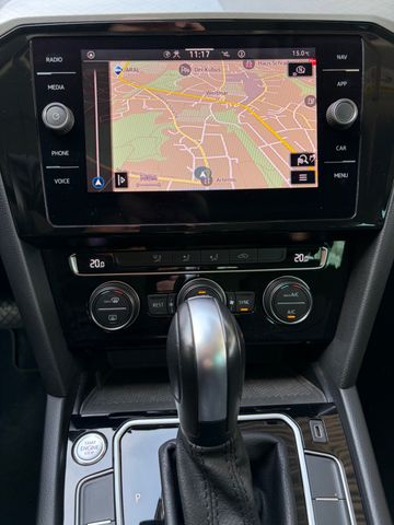 Fahrzeugabbildung Volkswagen Passat Variant 1.5 DSG+AHK+Navi+CarPlay+LM+WR