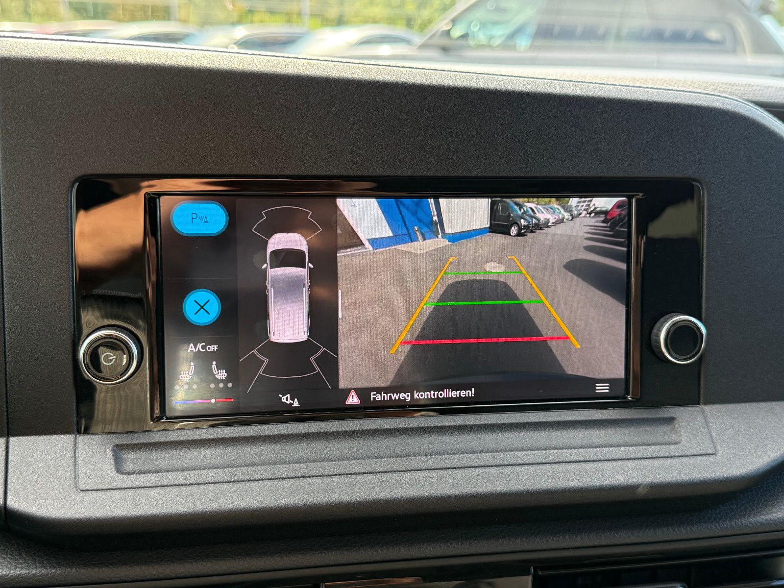 Fahrzeugabbildung Volkswagen Caddy California Maxi DSG ACC AHK LED Kam Sthz