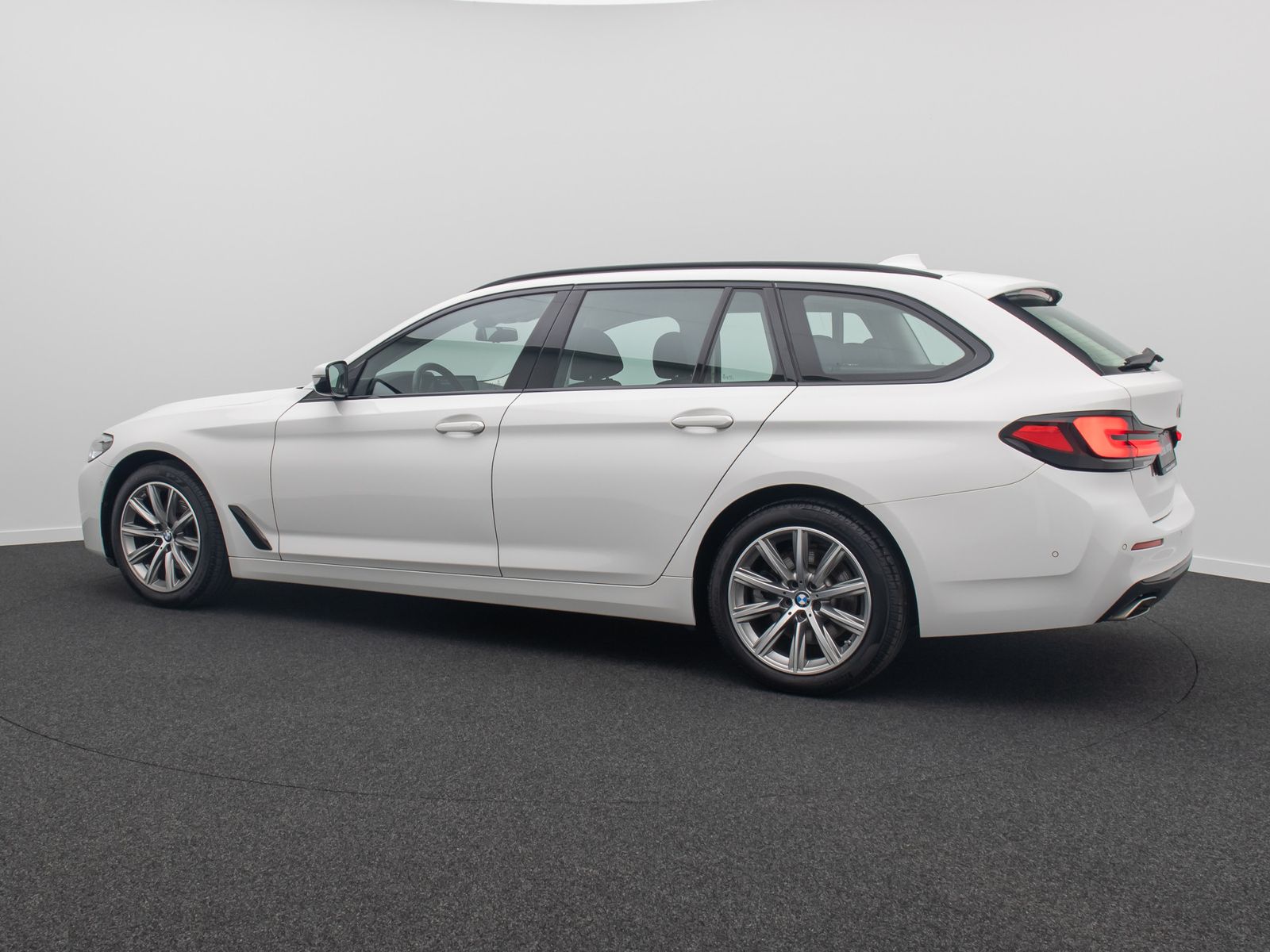 Fahrzeugabbildung BMW 520d Alarm AHK CockpitPlus Stop&go Kamera DAB