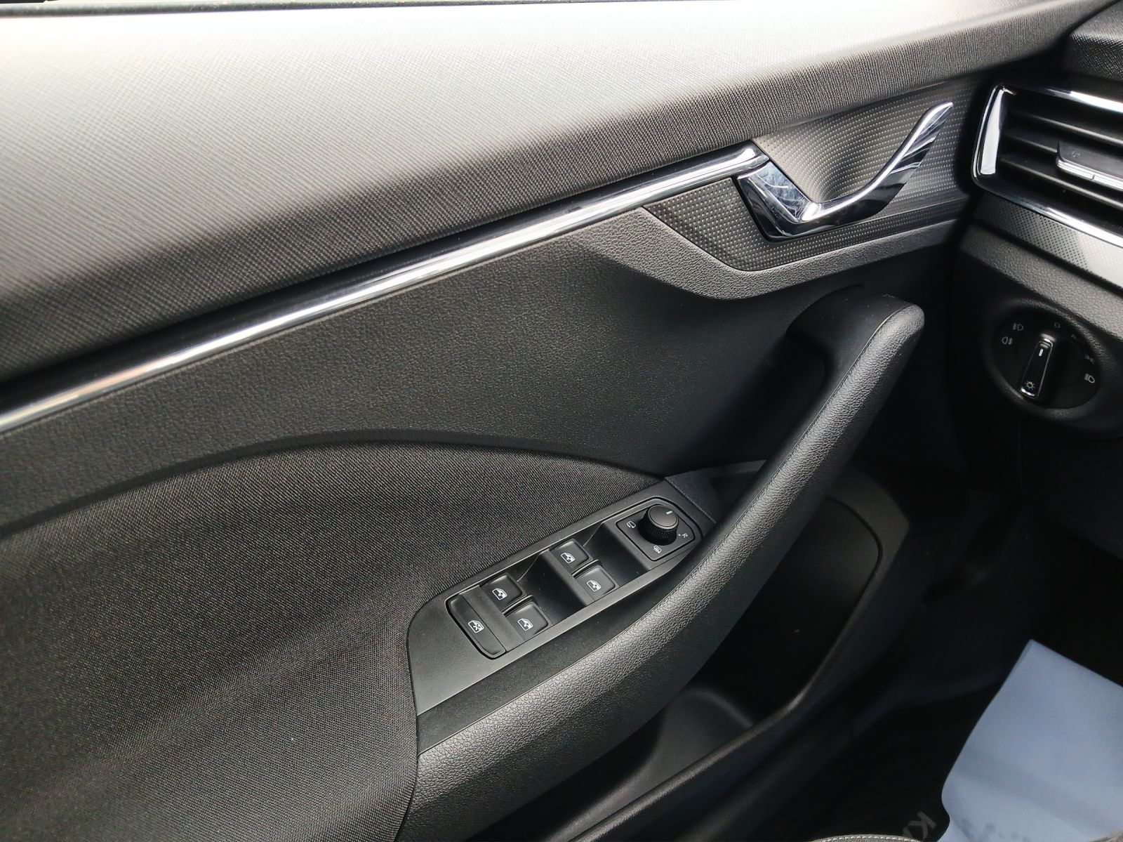 Fahrzeugabbildung SKODA Kamiq TSI Style LED ACC RFK SH