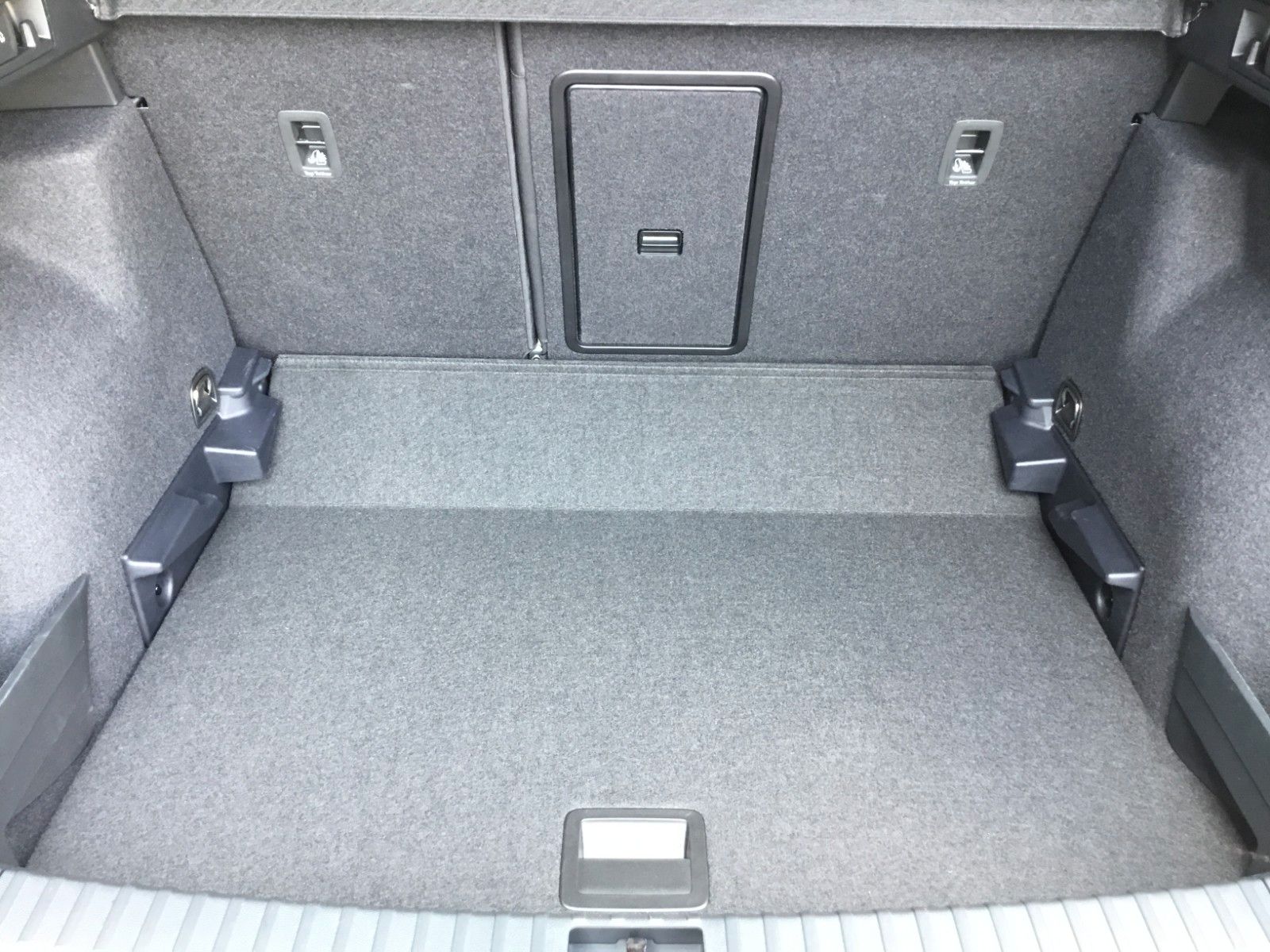 Fahrzeugabbildung CUPRA Ateca 2.0 TSI 4Drive DSG+Pano+AHK+19"+ACC+LED