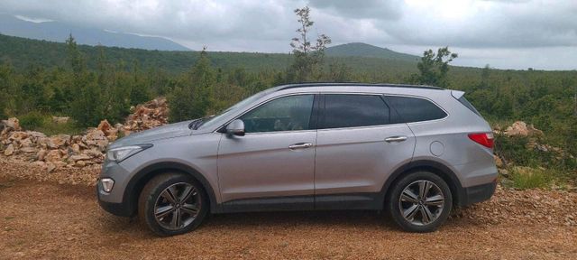 Hyundai Huyndai Grand Santa Fe mit allen Extras