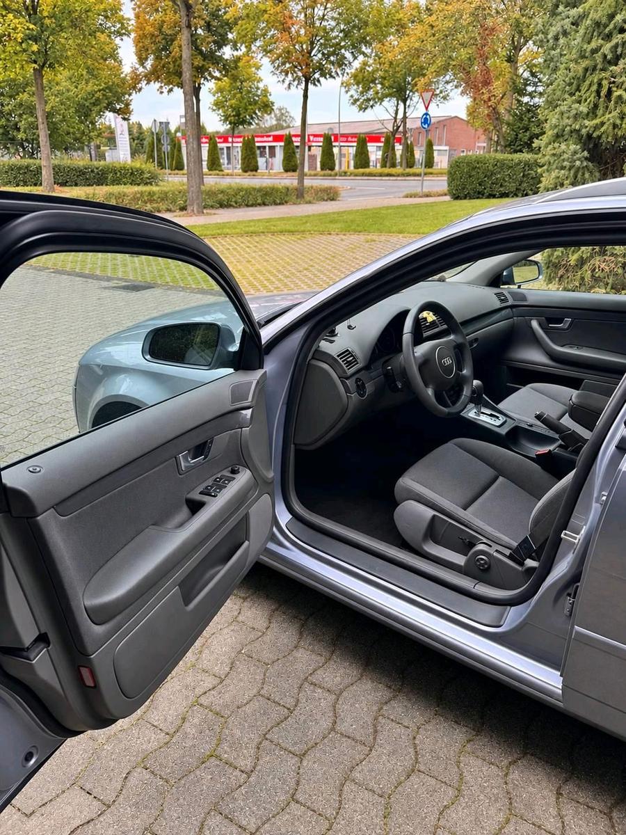 Audi A4 2004 — photo 11