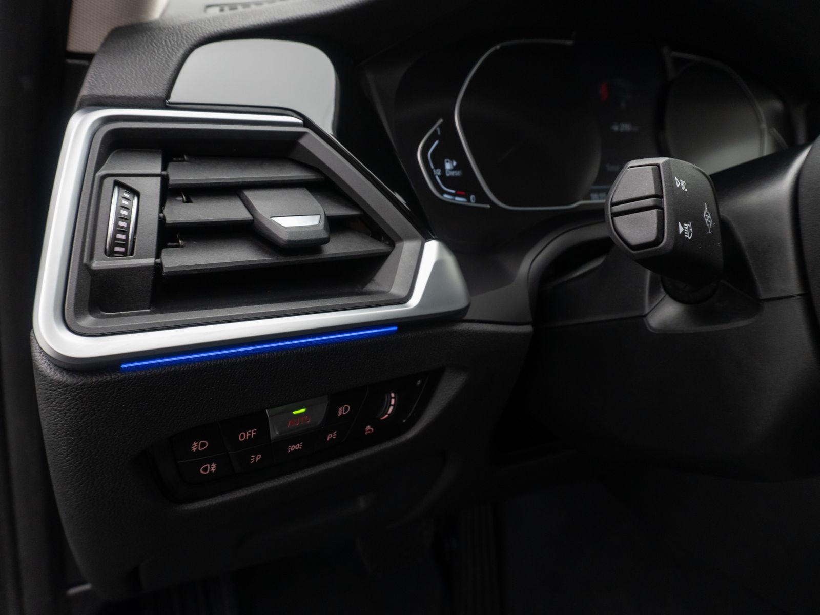 Fahrzeugabbildung BMW 320d HUD 360°DAB Leder Sport HiFi GeschwindigReg