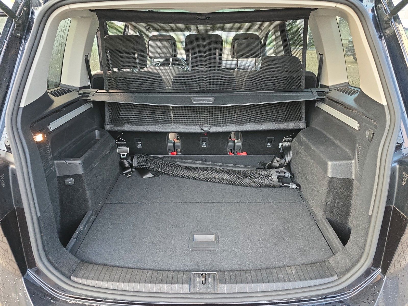 Fahrzeugabbildung Volkswagen Touran 1.4 TSI DSG  LED/NAVI/SHZ/ACC/PDC/PANO