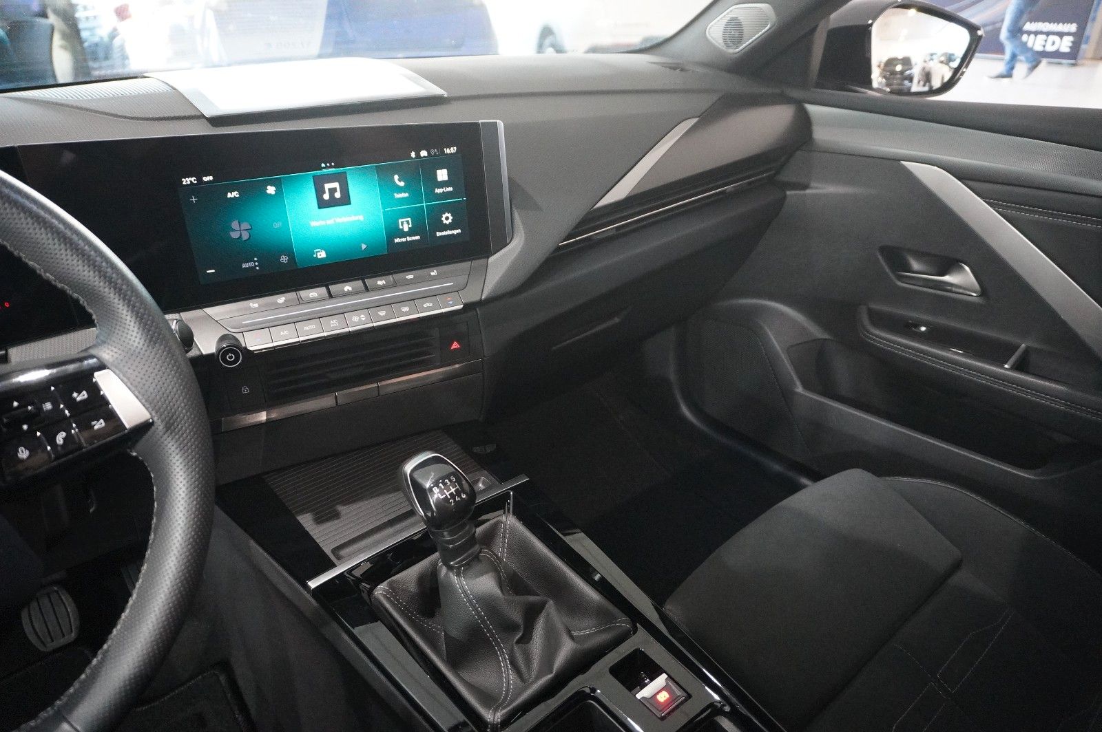 Fahrzeugabbildung Opel Astra L ST 1.2T GS SPORT NAVI/LED/360°/PANO/HUD