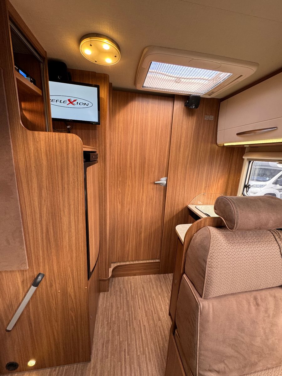 Fahrzeugabbildung Carado T 334 FIAT DUCATO AUTOMATIK SOLAR TV SAT AHK CAM