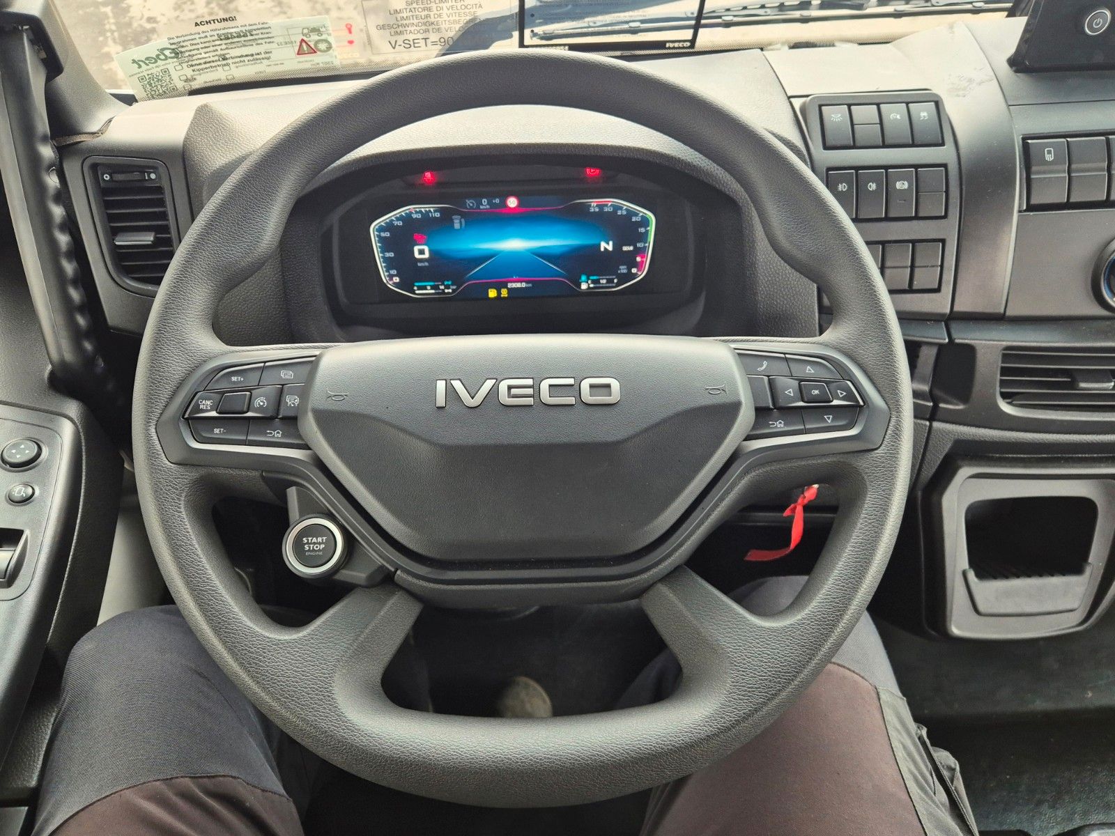 Fahrzeugabbildung Iveco Eurocargo ML150E32WS 4x4 Kran HMF 1130K Funk AHK