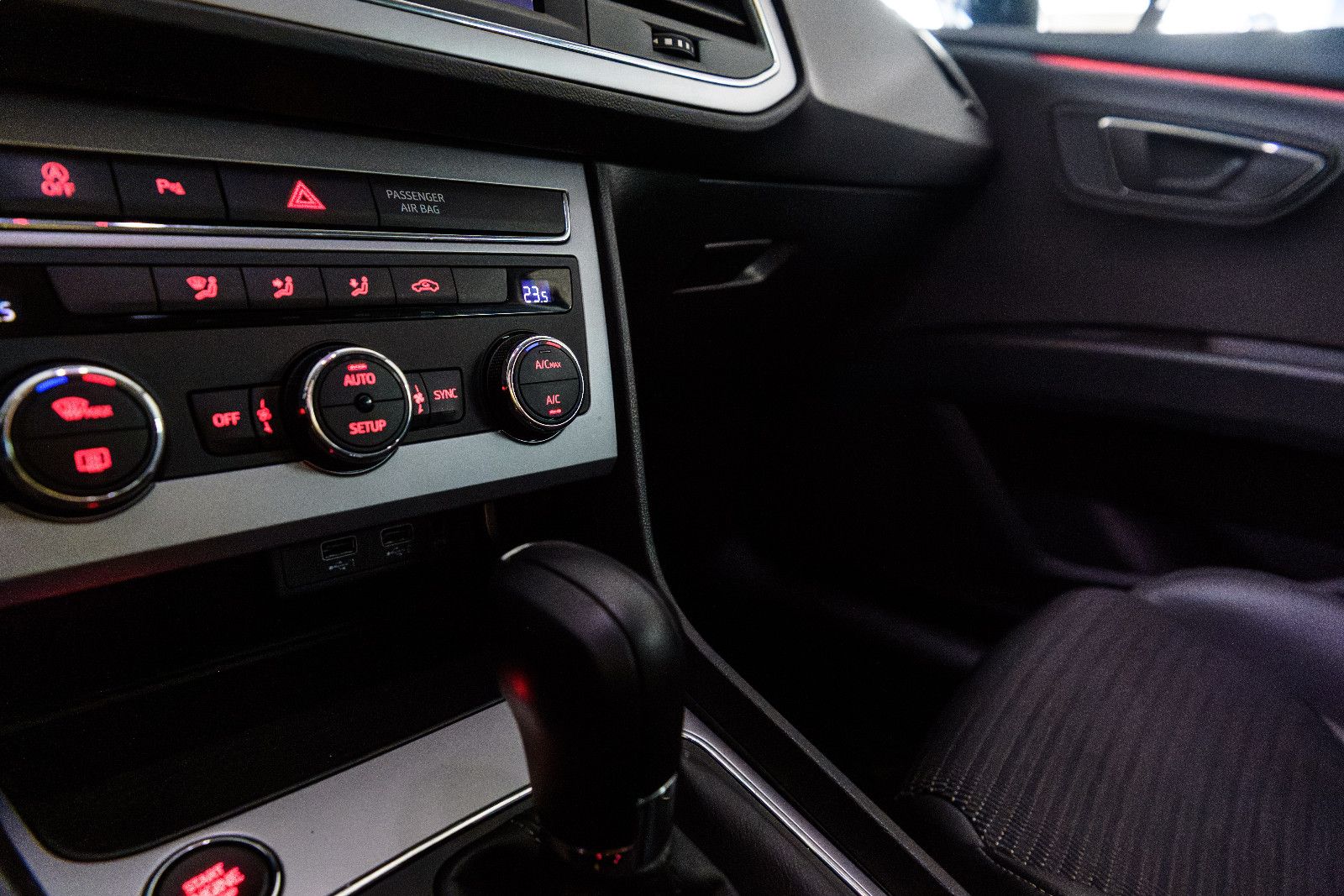 Fahrzeugabbildung SEAT Leon ST Xcellence DSG+Navi+AHK+LED