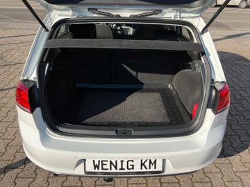 Fahrzeugabbildung Volkswagen Golf VII Lim. Comfortline BMT AUTOMATIK NAVI PDC