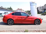 Alfa Romeo Giulia COMPETIZIONE 2.0 TURBO 16V 280 PS AT8 Q4 - rote Alfa Romeo Giulia