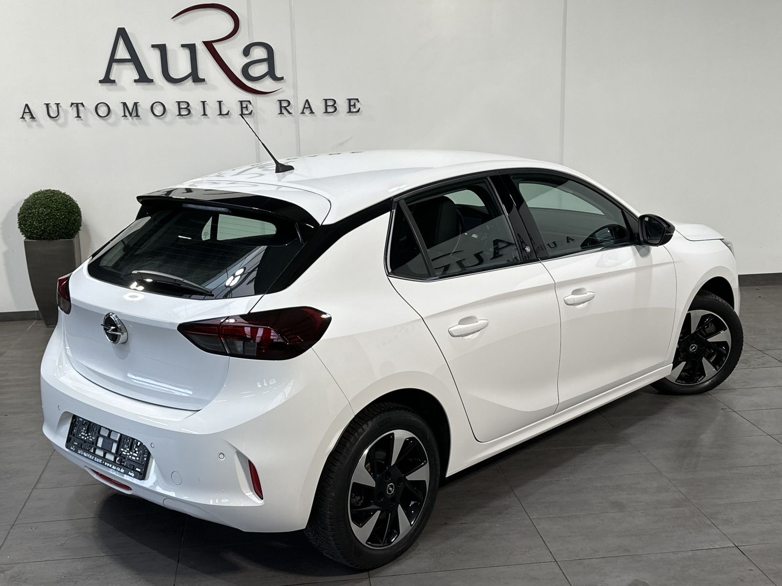 Fahrzeugabbildung Opel Corsa e Elegance NAV+LED+CARPLAY+DAB+180°+ACC+PP