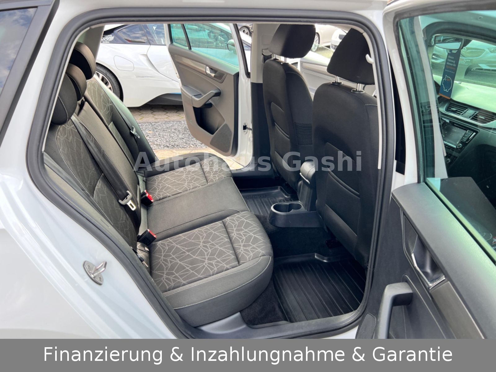 Fahrzeugabbildung SKODA Rapid Spaceback Clever*1.Hand*Navi*Xenon*ACC*SHZ