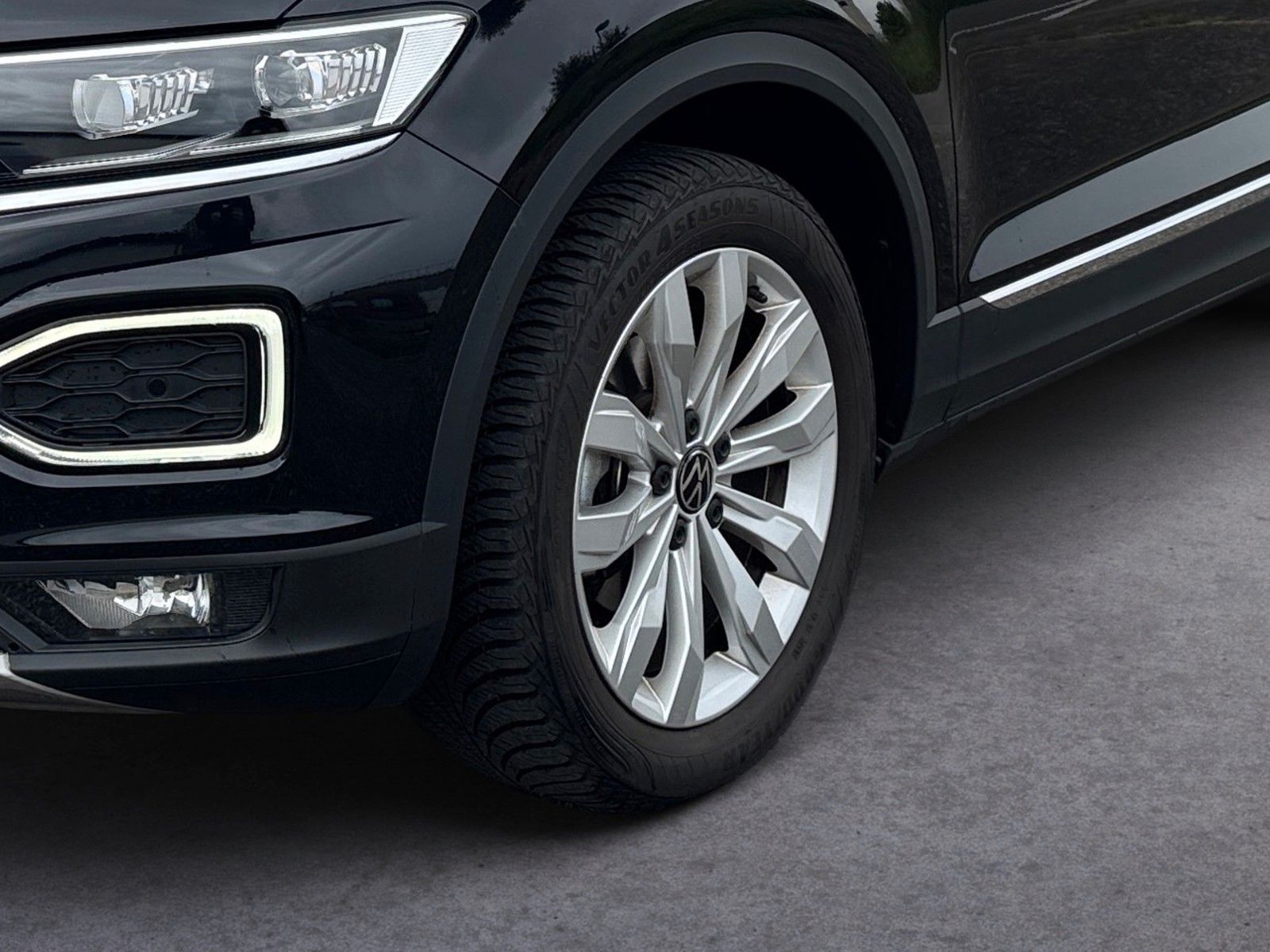 Fahrzeugabbildung Volkswagen T-Roc Sport 1.5 TSI