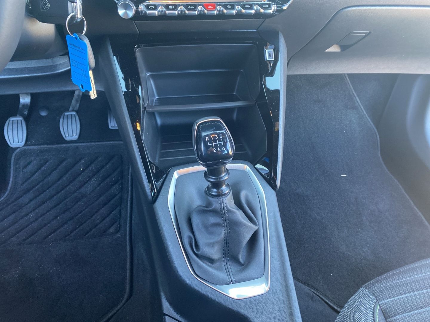 Fahrzeugabbildung Peugeot 2008 Active 1.2 PureTech 100 EU6e