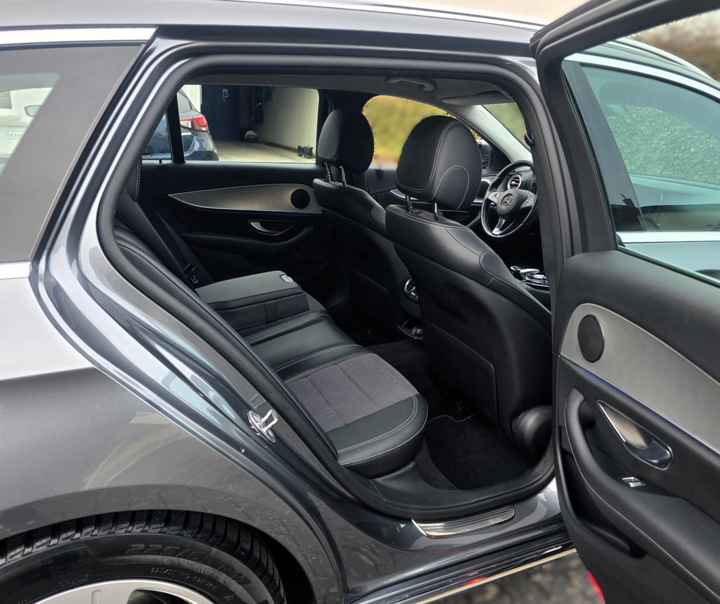 Mercedes-Benz E 220D T AUTOMATIK*LED*RFK*BSA*NAVI*GRA*PDC*SHZ