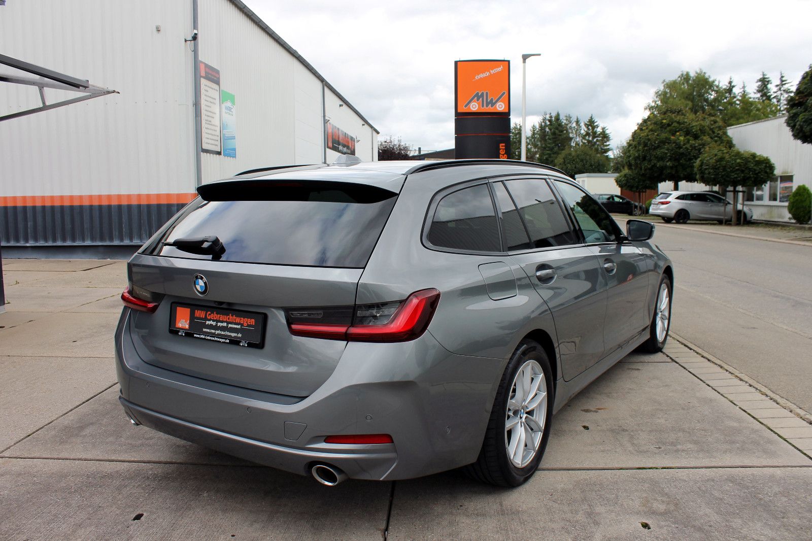 Fahrzeugabbildung BMW 318d Touring Steptr. LED ACC KAM AHK NAV CarPlay