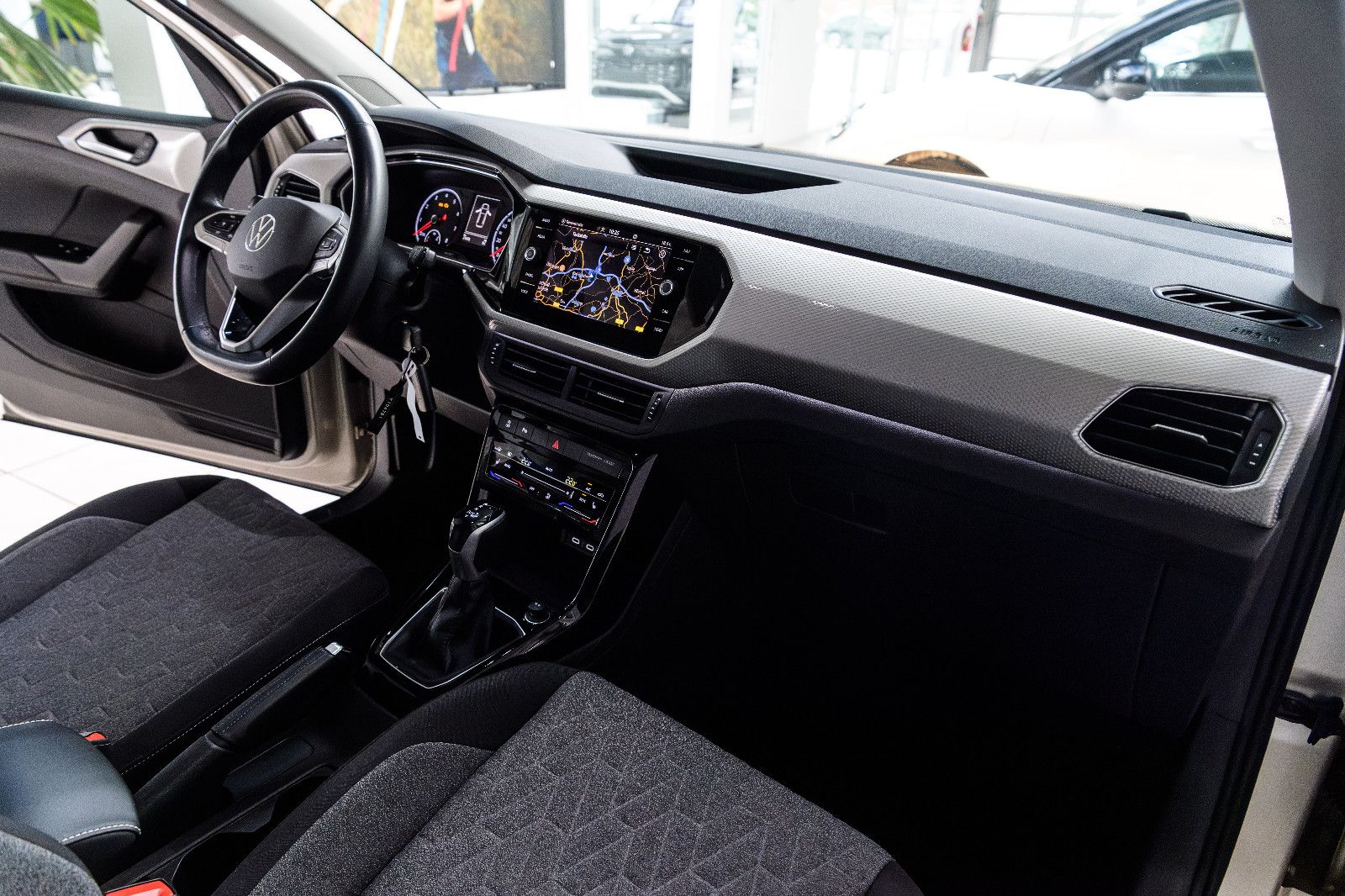 Fahrzeugabbildung Volkswagen T-Cross Move+AHK+GJR+NAVI+SHZ+ALU+ACC+DAB