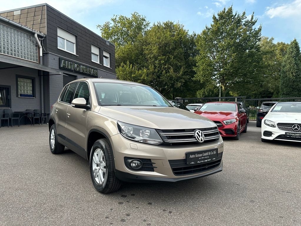 VOLKSWAGEN Tiguan