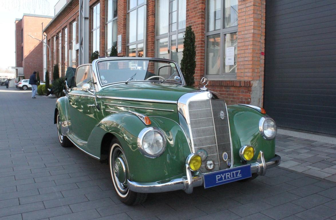 Mercedes-Benz 220 Cab. A