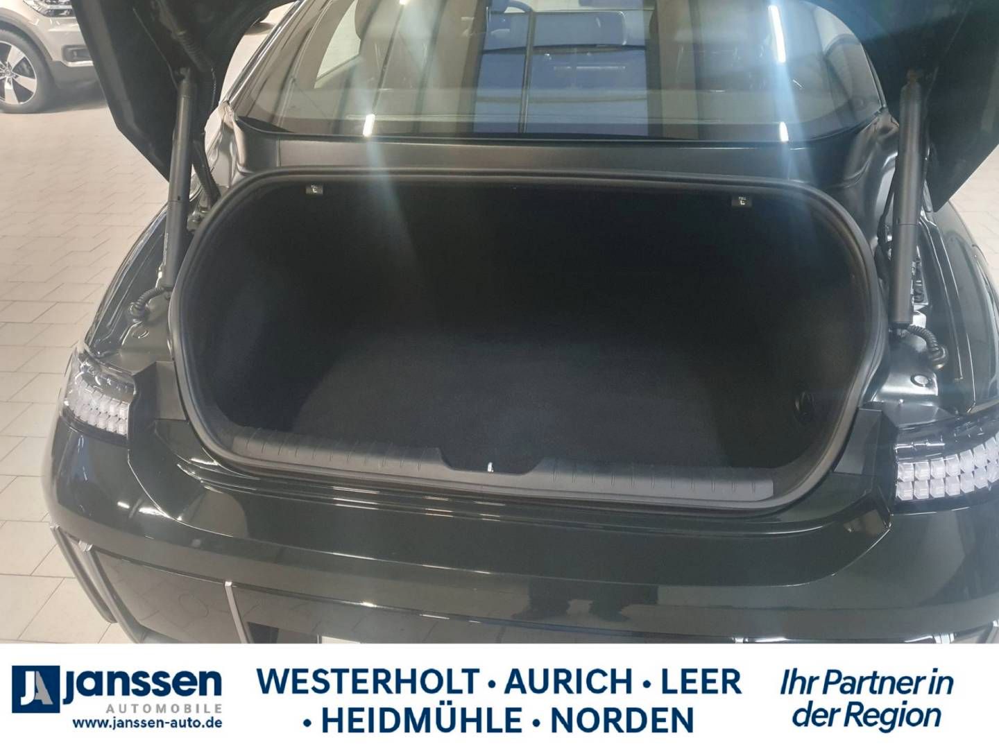 Fahrzeugabbildung Hyundai IONIQ 6 Heckantrieb DYNAMIQ-Paket inkl. Glasschi