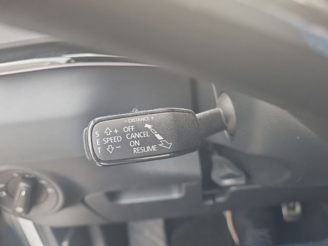 Fahrzeugabbildung SKODA Karoq 1,5 TSI DSG Sportline NAVI LED MATRIX AHK