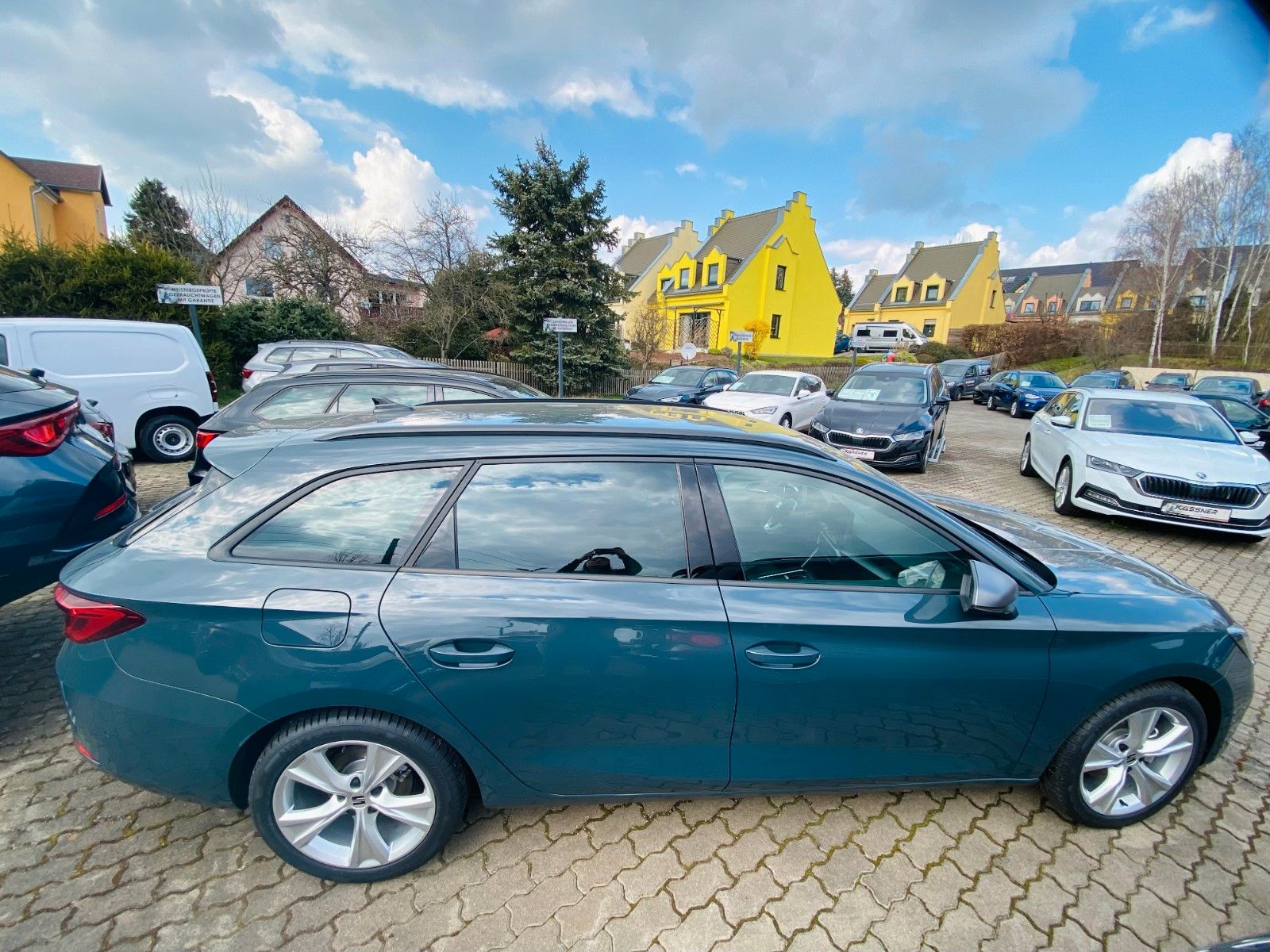 Fahrzeugabbildung SEAT Leon Sportstourer 1.5 eTSI FR *DSG *AHZV