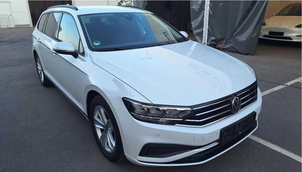 Volkswagen Passat V 2.0d AT7 LED/ACC/NAVI/SHZ/RFK/AHK/8Fa imagem 3