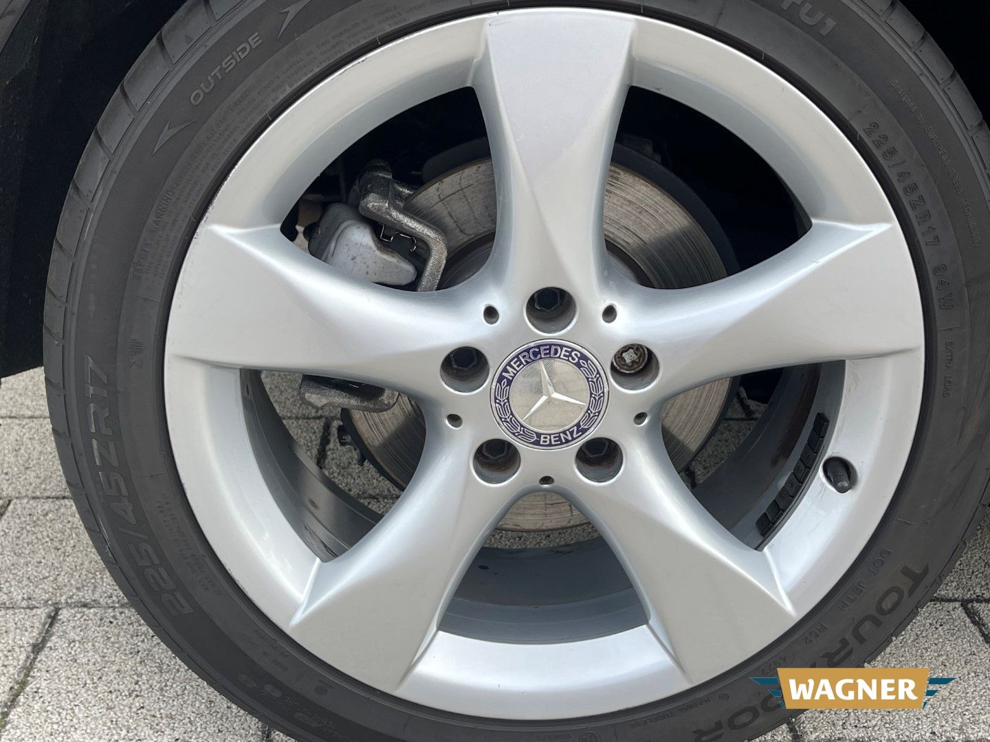 Fahrzeugabbildung Mercedes-Benz B 180 Pano Kamera Navi PDC SHZ Klimaautomatik